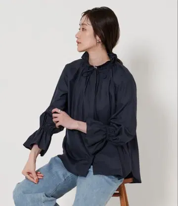 UNITED ARROWS 프릴 칼라 플레어 슬리브 블라우스