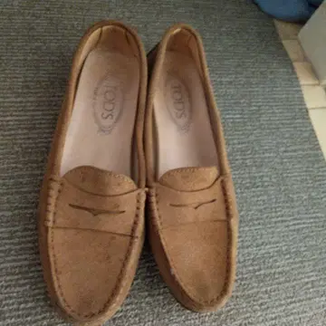 TOD'S 브라운 스웨이드 모카신