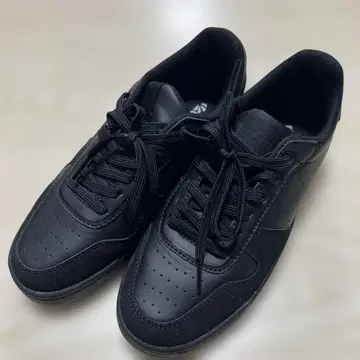미사용 새상품 ORTR 블랙스 스니커즈 사이즈 23cm