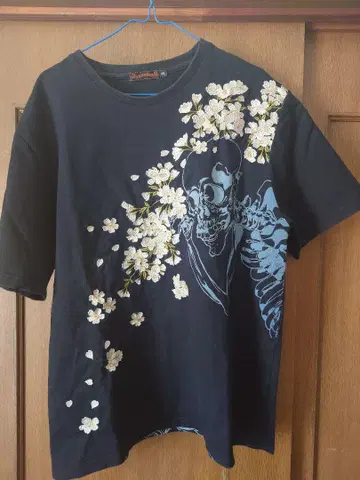 967. 해골과 벚꽃 디자인 티셔츠 2XL