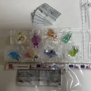 가챠 이니에노 이키모노 메지루시 액세서리 8종 세트입니다.
