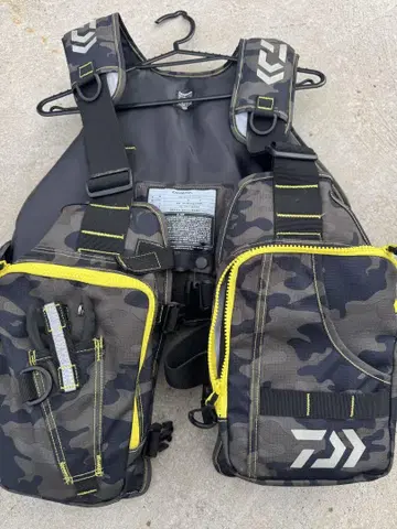 Daiwa DF-8406 카모플라쥬 구명 조끼 프리 사이즈