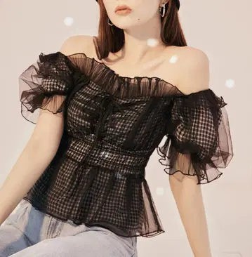 스나이델 SNIDEL 개더 프릴 오프숄더 블라우스