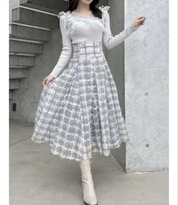 dazzlin 코르셋 볼륨 플레어 스커트