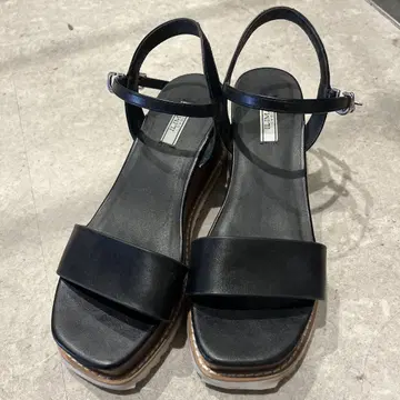 블랙 스트랩 샌들