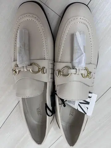새상품 ZARA 태슬 로퍼 비트 로퍼 자라 베이지 39