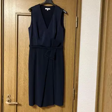 볼카 네이비 슬리브리스 원피스