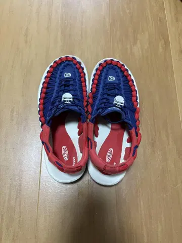 KEEN 샌들
