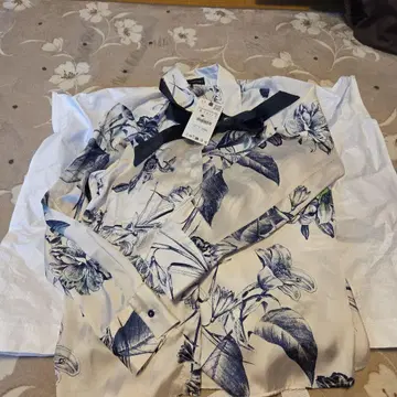 새상품 자라 ZARA 꽃무늬 프린트 블라우스 패턴 셔츠 보타이 네이비 S