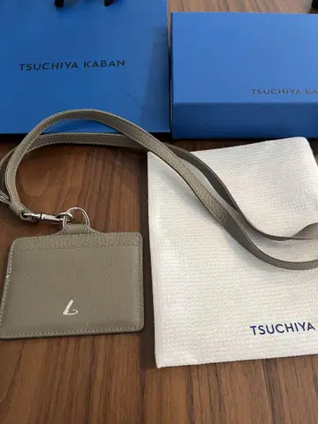TSUCHIYA KABAN 베이지 패스 케이스