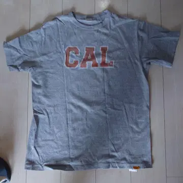 CAL 프린트 그레이 티셔츠 L 사이즈
