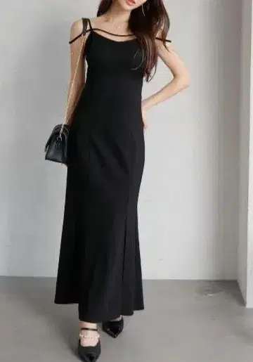슬리브리스 티셔츠 원피스 블랙
