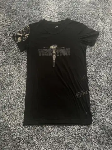 레어 LGB VIBRATION 티셔츠