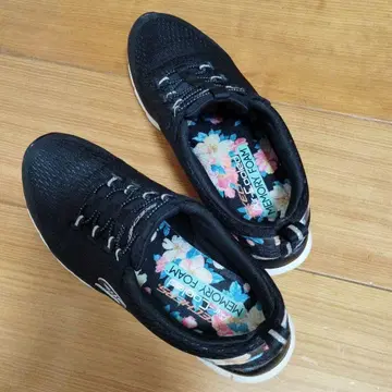 꽃무늬 스케쳐스 24cm