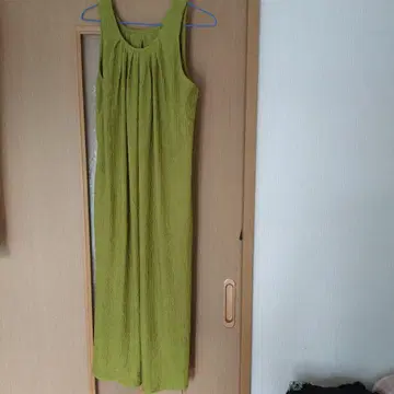 부즈루드 새상품 슬리브리스 롱 원피스 라임
