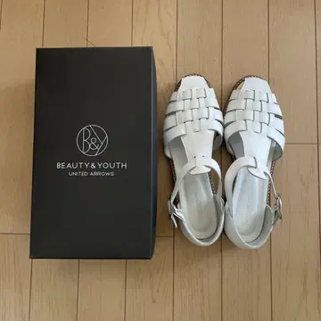BEAUTY&YOUTH 화이트 구르카 샌들