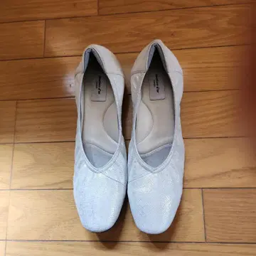 실버 플랫 슈즈 합성섬유