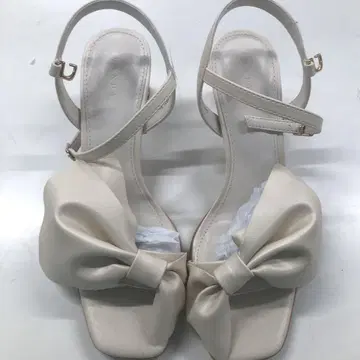 란다 빅 리본 클리어 힐 샌들 크림 M