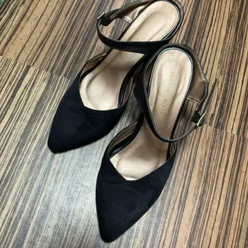 블랙 스웨이드 가죽 뮬