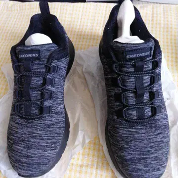 스케쳐스 SKECHERS WIDE FIT 메모리 폼 스니커즈