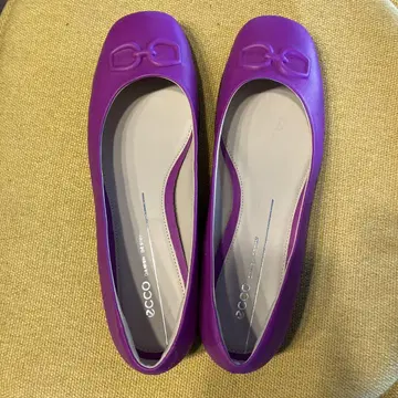 ECCO 퍼플 펌프스