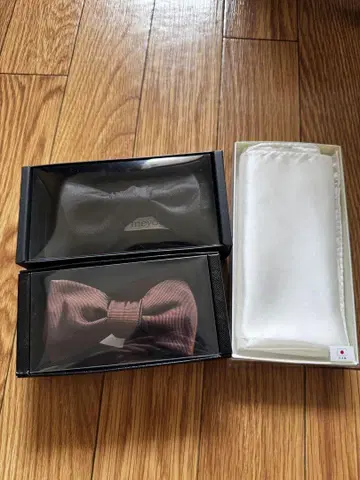 나비 넥타이 2개 세트 블랙과 브라운 포켓 치프 포함