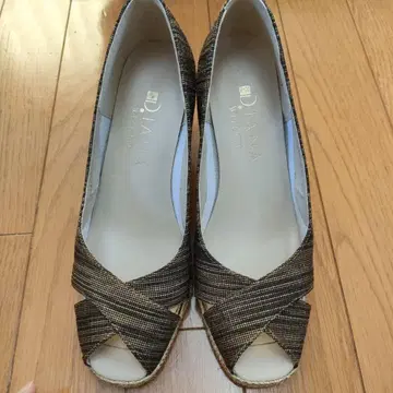 DIANA 크로스 디자인 샌들 23.5cm