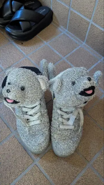 제레미 스콧 곰 스니커즈