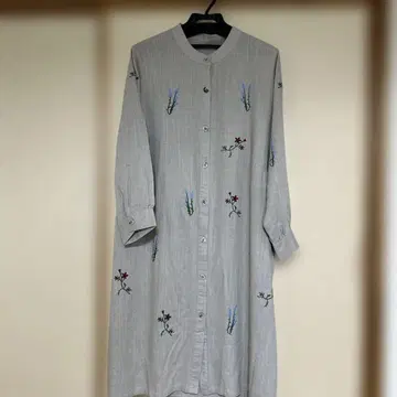 자수 장식 긴팔 원피스
