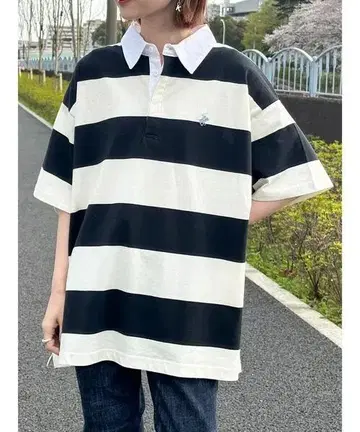 블랙과 화이트 스트라이프 반팔 폴로 셔츠 아메리칸 홀릭