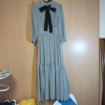 체크 무늬 플레어 원피스 블랙 리본 포함
