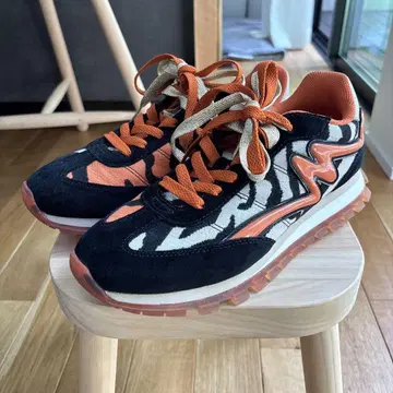 마크제이콥스 THE JOGGER 39