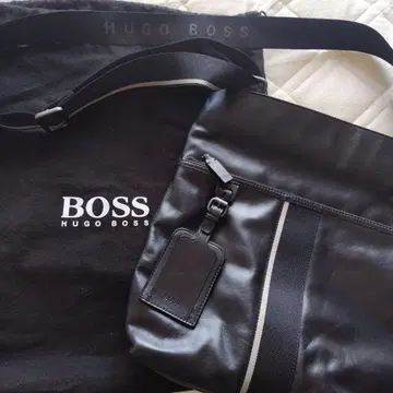 HUGO BOSS 휴고보스 가죽 숄더백 상위 모델 로고 어깨끈