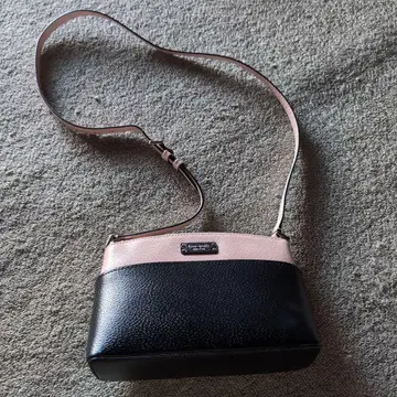 kate spade 숄더백 핑크와 블랙