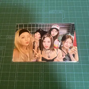 LE SSERAFIM GR8 콜라보 셔츠 부속물 카드
