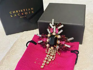 Christian Lacroix 브로치