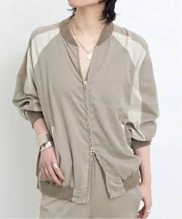 레미 리리프 스웨이드 느낌의 라글란 지퍼 재킷