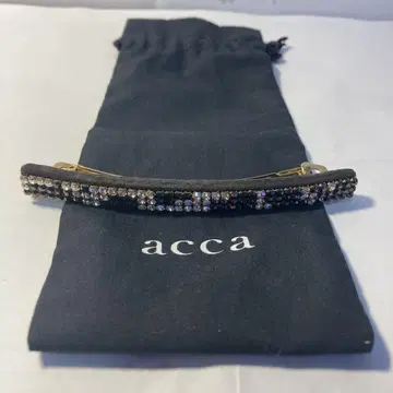 acca 스톤 머리핀 블랙과 금