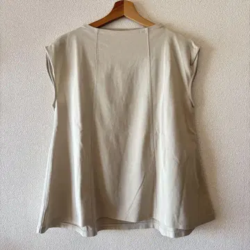 DAMA collection 슬리브리스 플레어 티셔츠