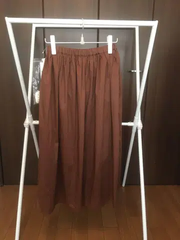 NATURAL BEAUTY BASIC 브라운 롱 스커트