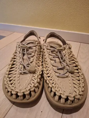 KEEN Uneek 샌들 베이지