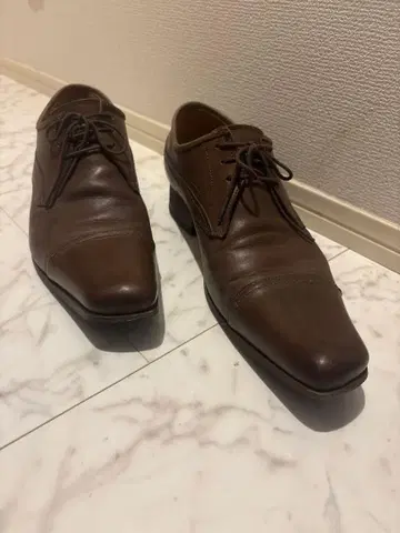 새상품급 남성용 캐서린 햄넷 가죽 신발 브라운 25.5cm