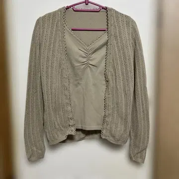 베이지 긴팔 가디건 짜임 무늬