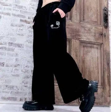 NieR VELOUR WIDE PANTS 로고 자수