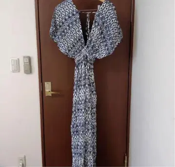 CANBE 파랑과 화이트 기하학 패턴 롱 원피스