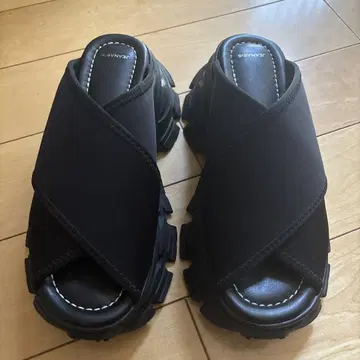 JEANASIS 블랙 스포츠 샌들