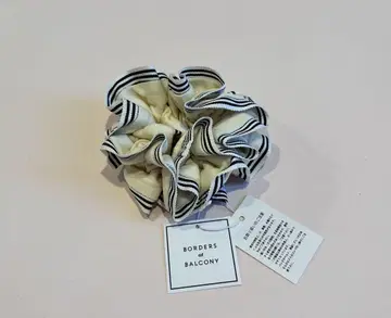 새상품 BORDERS AT BALCONY 스크런치 화이트