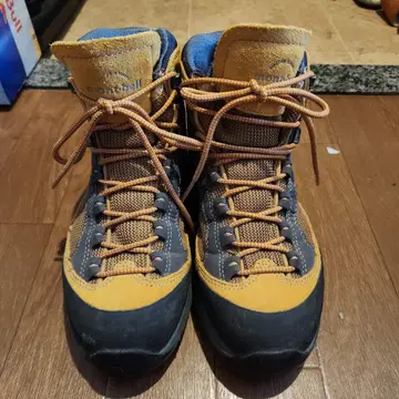 몽벨 GORE-TEX 등산화 하이컷