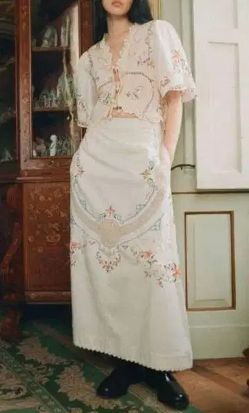 24SS Sea New York Edwina 자수 스커트