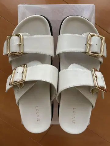 LOUNIE 화이트 버클 샌들 24cm